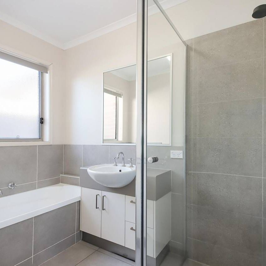 SPACIOUS FAMILY HOME IN A QUIET COURT LOCATION! - Photo 1