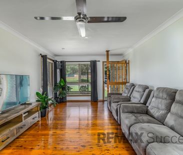 Comfortable Family Living in a Quiet Glenvale Location - Photo 4