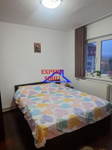 Inchiriez apartament 3 camere decomandat Valea Aurie, Sibiu - Photo 2