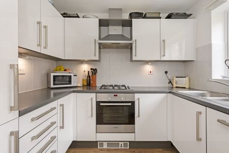 3 bedroom terraced house to rent - Photo 3