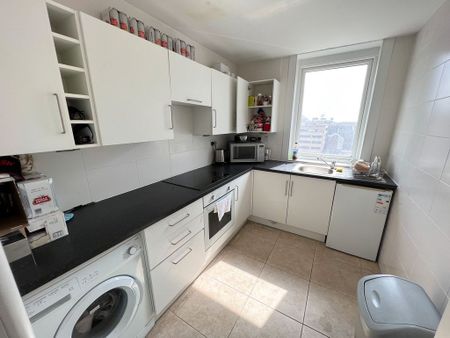 1 Bed Flat, Kings Road, BN1 - Photo 4