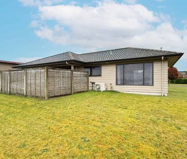 Family Living with Lake Views in Nukuhau - Photo 5