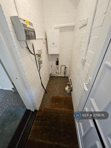 2 bedroom semi-detached house to rent - Photo 4