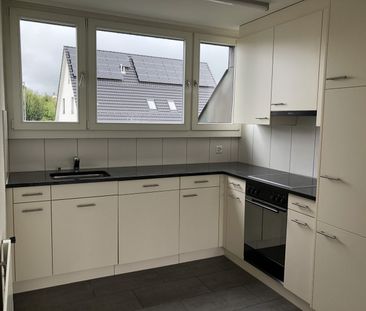Rent a 4 ½ rooms apartment in Oberglatt - Photo 2