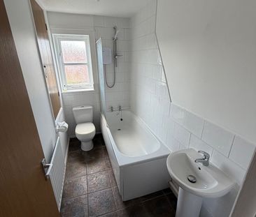 2 Bed End Terrace, Grange Close, LS10 - Photo 4