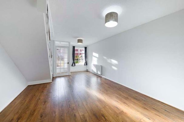 Brook Close, East Grinstead, West Sussex, RH19 - Photo 1