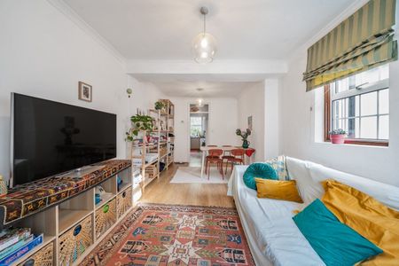 Old Woolwich Road, London, SE10 - Photo 4