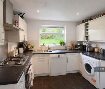 1 bedroom in a house share to rent - Photo 4