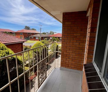 Stylish & Refreshed Two Bedroom Unit In Prime Fairy Meadow Location - Photo 4