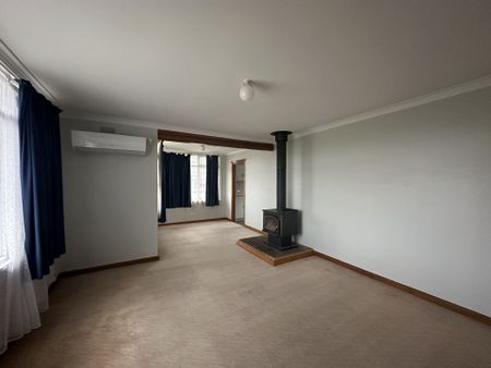 Convenient location, Live here! - Photo 2