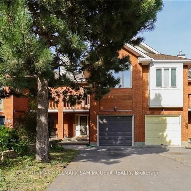 104 THORNBURY CRESCENT - Photo 1