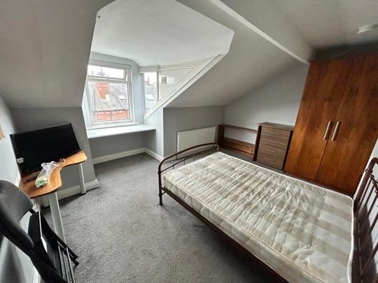 Lucas Place, Woodhouse, Leeds, LS6 2JB - Photo 1