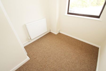 4 bedroom terraced house to rent - Photo 5