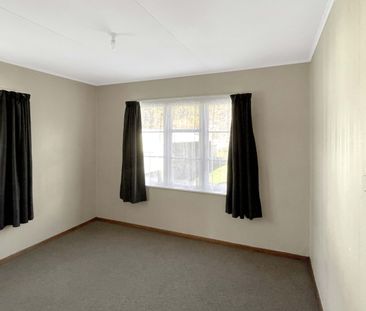 Family Living in Wainuiomata! - Photo 5