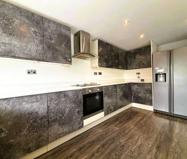 Chingford Avenue, Farnborough, Hampshire, GU14 - Photo 1