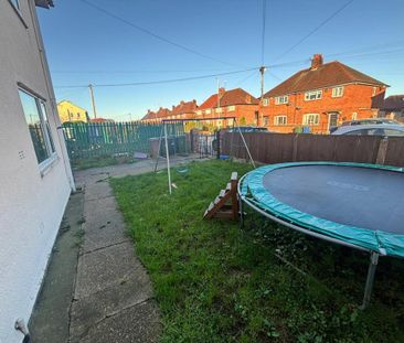 3 bedroom semi-detached house to rent - Photo 4