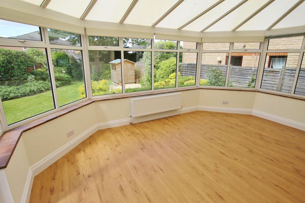 4 bedroom house to rent Sorbie Close, Weybridge, KT13 - Photo 1