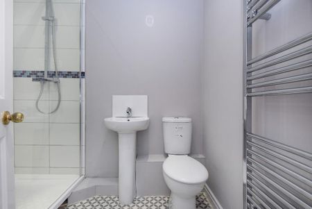 1 bedroom in a house share to rent - Photo 5