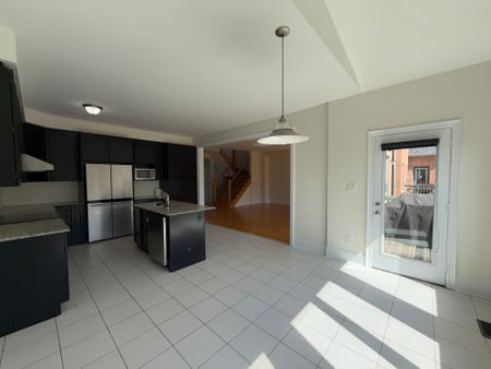 For Lease - 89 Slack Street Unit# Main and 2nd Floor only, Bradford West Gwillimbury, Ontario - Photo 3