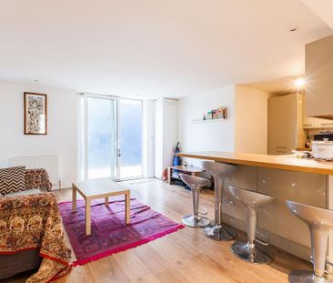 3 bedroom flat to rent - Photo 2