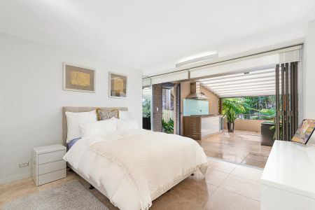 Executive Residence in Tranquil Setting - Photo 3