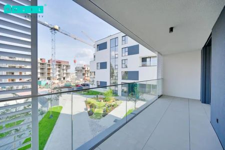 Pronájem krásné novostavby bytu s terasou v nově vzniklé luxusní rezidenci Šantovka Living Olomouc. - Фото 4