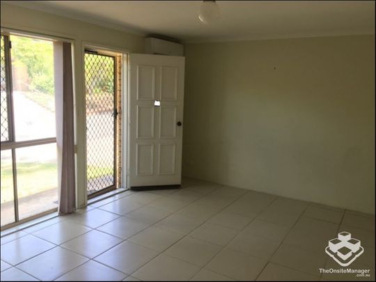 THREE BEDROOMS TOWNHOUSE WITH NEW AIR CONDITION - Photo 1