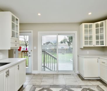For Lease - 52 Drury Lane, Barrie, Ontario - Photo 3