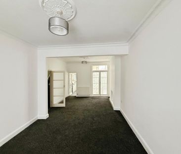 3 bedroom end of terrace house to rent - Photo 1