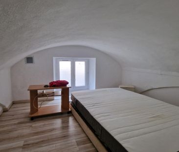 STUDIO en RDC : donne sur une cour intérieure arborée. Disponible ! - Photo 1