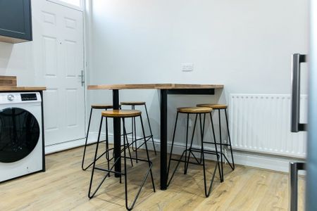 Ashville Terrace, Leeds - Photo 2