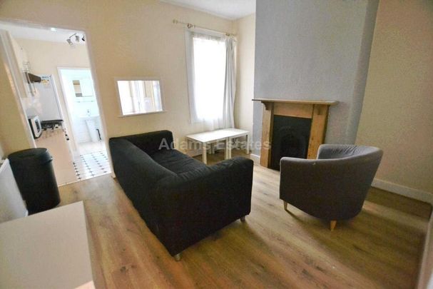 4 bedroom terraced house to rent - Photo 1