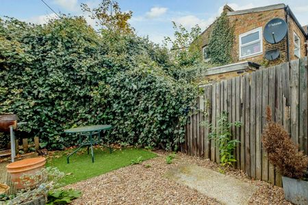2 Bed Flat, Stork Road, E7 - Photo 5