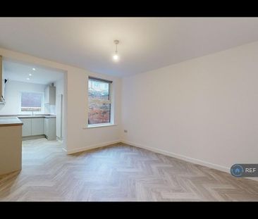 2 bedroom semi-detached house to rent - Photo 4