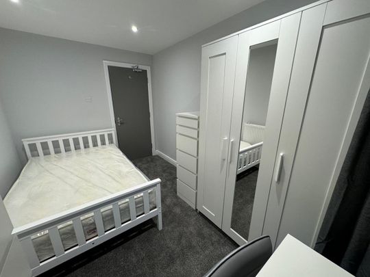 Room in a Shared House, Harrison Road, SO17 - Photo 1