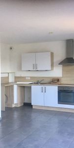 Location Appartement 3 pièces 75m² ROMANS SUR ISERE 26100 - Photo 3