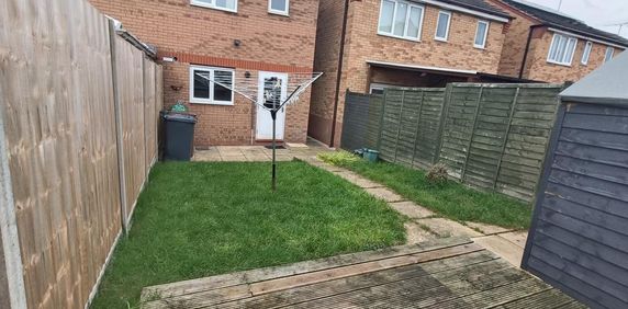 2 bedroom terraced house to rent - Photo 2