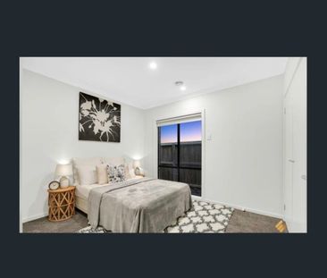 Modern East Facing 4 Bedroom Family Home in Woodlea! - Photo 4