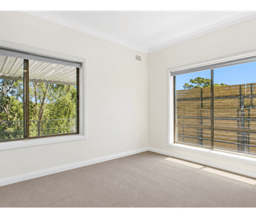 Spacious Family Home with Water Views - Photo 3