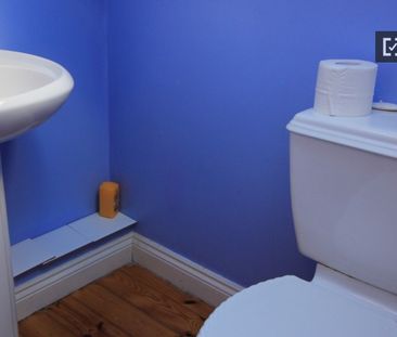 Relaxing room in shared apartment in Terenure, Dublin - Photo 3