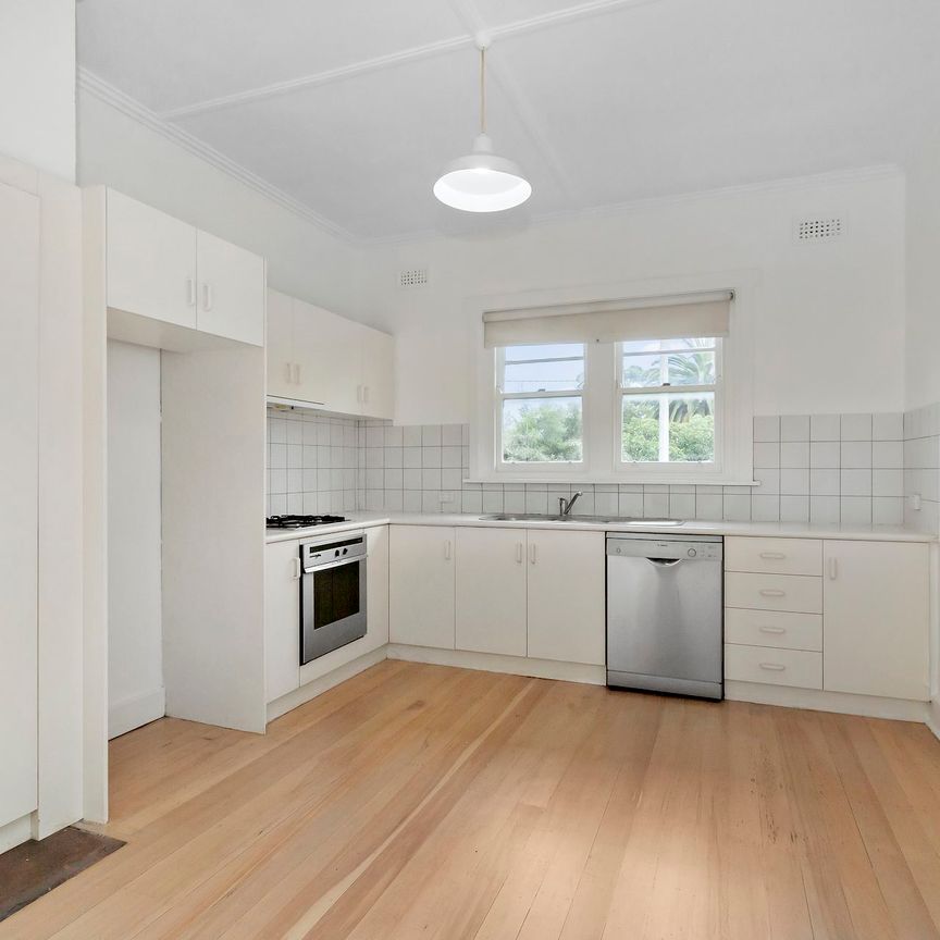 Unit 2/1a Oban Road, South Yarra. - Photo 1