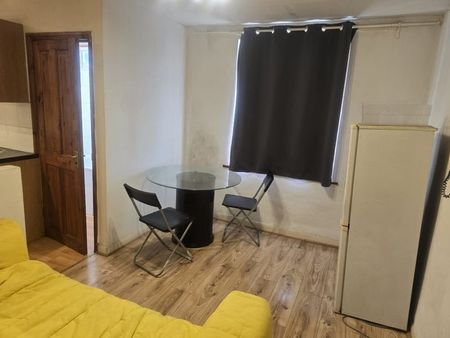 1 Bed Flat, Dundee Road, E13 - Photo 4
