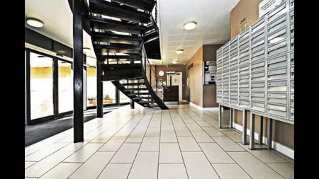 2 Bed Flat, Perth Road, IG2 - Photo 2