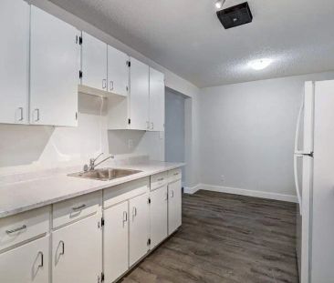 - 2 Bedroom at Erica Louise Manor - Photo 4