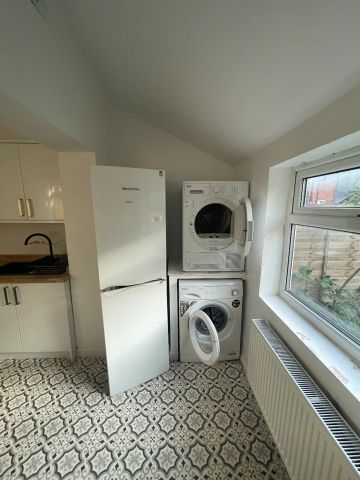 5 Bed Terraced House, Broughton, M7 - Photo 4