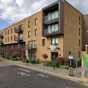 3 Bed Flat, Campbell Court, SE9 - Photo 3