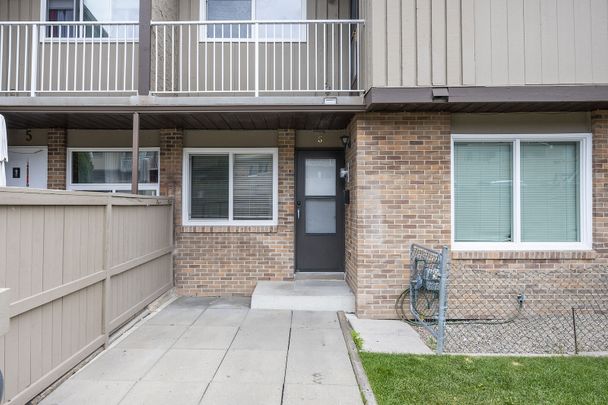 1055 72 Avenue Northwest, Calgary - Photo 1