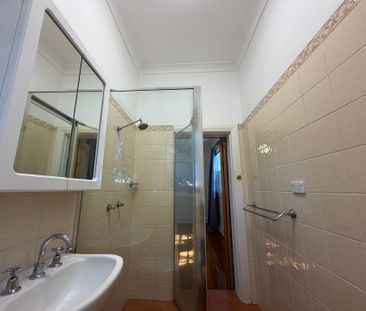 Charming Ground-Floor Apartment in the Heart of the Eastern Suburbs! - Photo 2