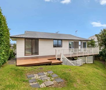 Comfy Home with Breathtaking Seaviews - Photo 5