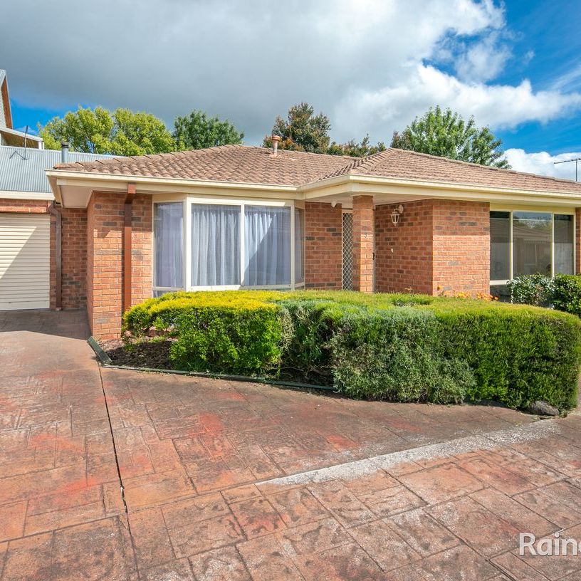 Immaculately Presented - Photo 1